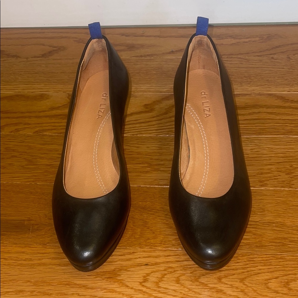 dr LIZA Orthopaedic Women’s Black Leather Sneaker Pump